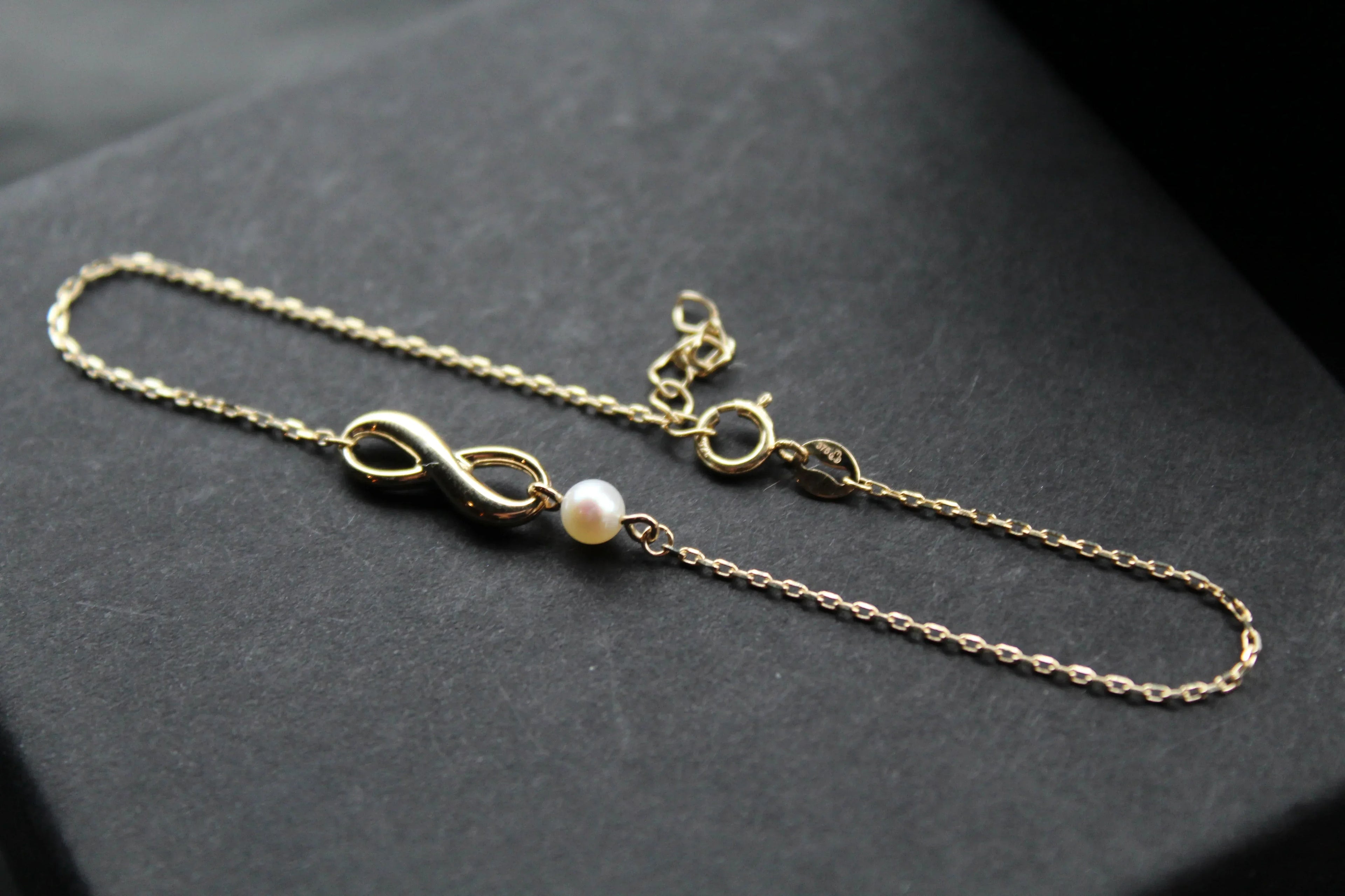 9ct Yellow Gold Infinity Bracelet with Fresh Water Pearl - Swax Jewellery Barmouth