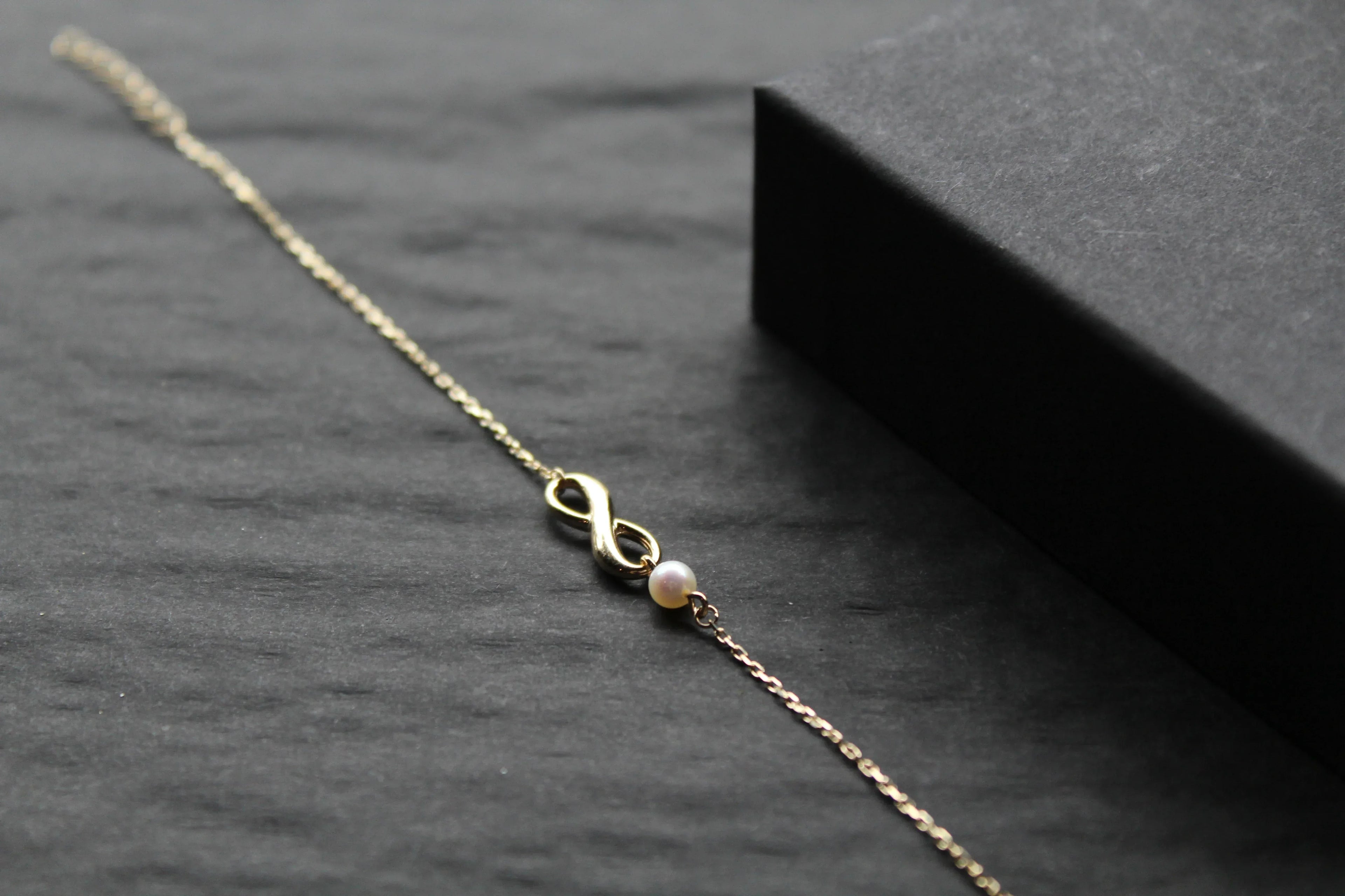 9ct Yellow Gold Infinity Bracelet with Fresh Water Pearl - Swax Jewellery Barmouth