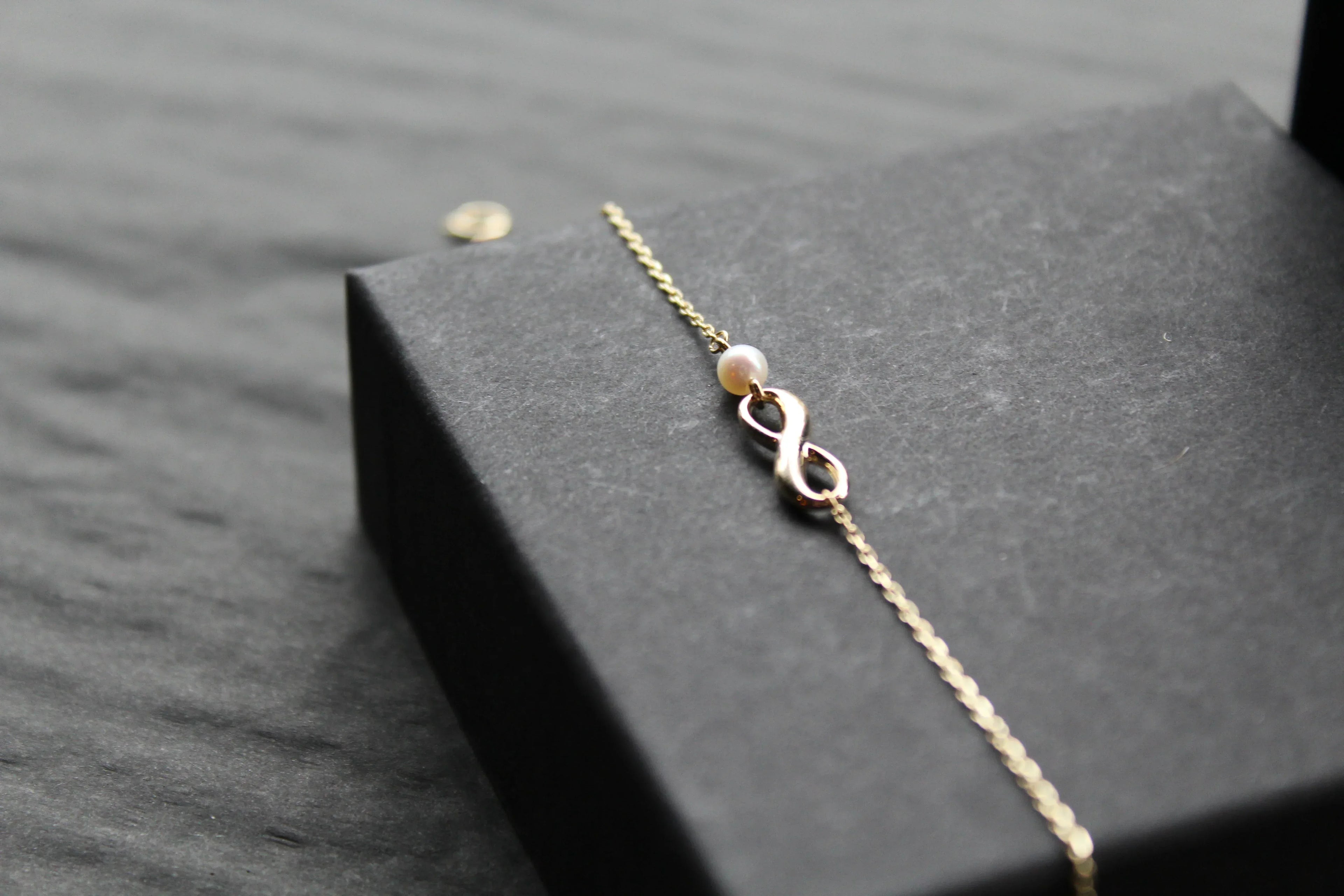 9ct Yellow Gold Infinity Bracelet with Fresh Water Pearl - Swax Jewellery Barmouth