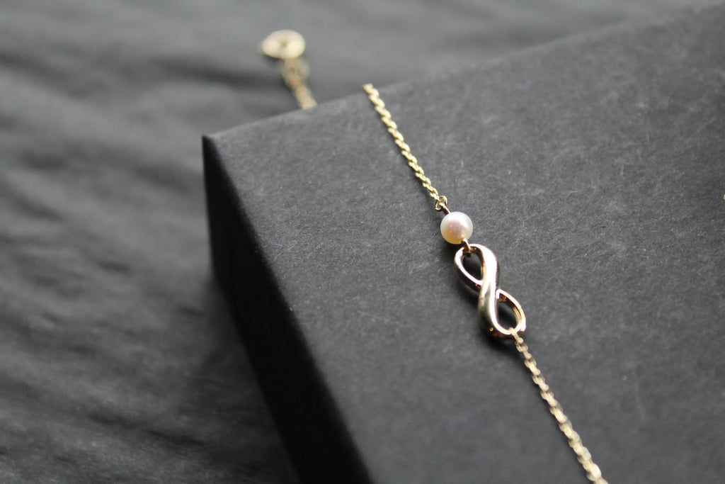 9ct Yellow Gold Infinity Bracelet with Fresh Water Pearl - Swax Jewellery Barmouth