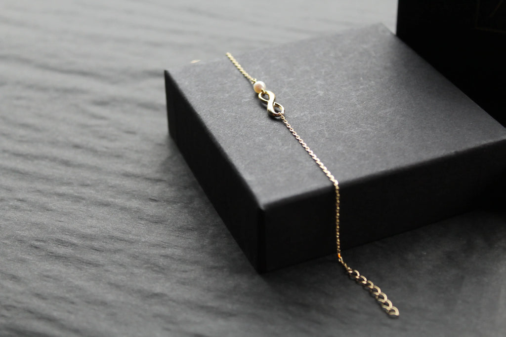 9ct Yellow Gold Infinity Bracelet with Fresh Water Pearl - Swax Jewellery Barmouth