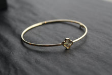 Load image into Gallery viewer, 9ct Yellow Gold Clover Petal Bangle
