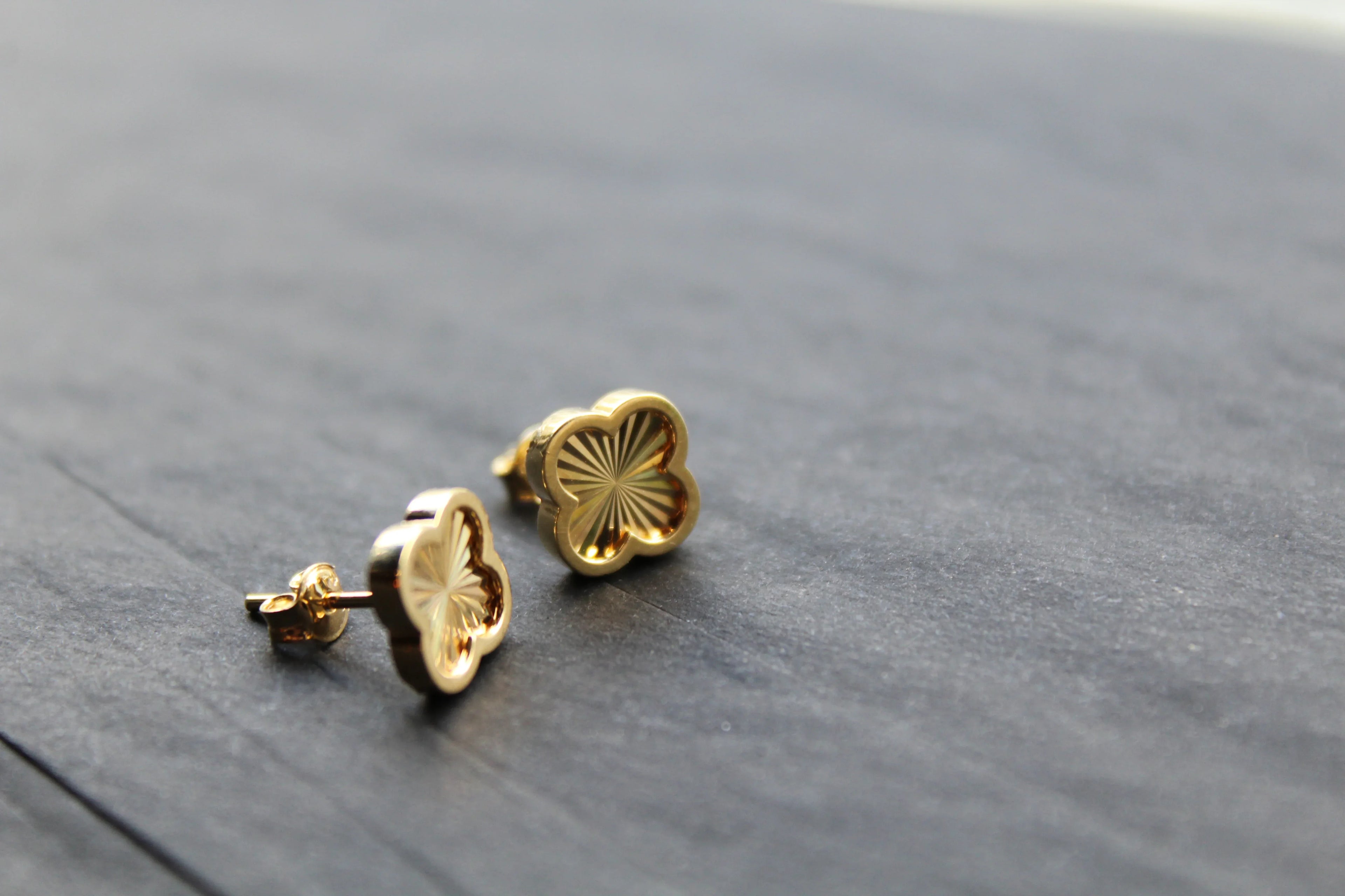 9ct Yellow Gold Rainbow Petal Stud Earrings - Swax Jewellery Barmouth