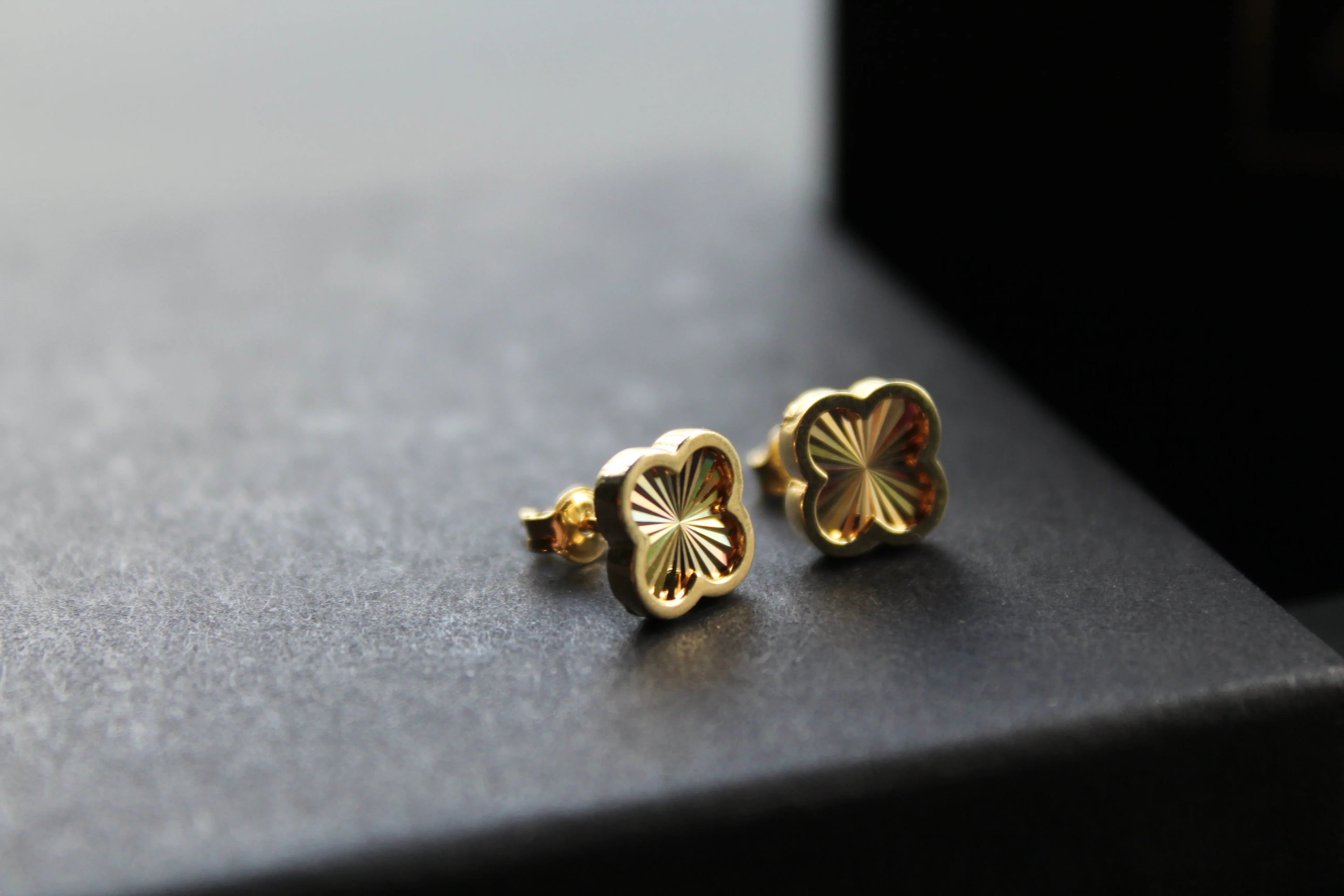 9ct Yellow Gold Rainbow Petal Stud Earrings - Swax Jewellery Barmouth