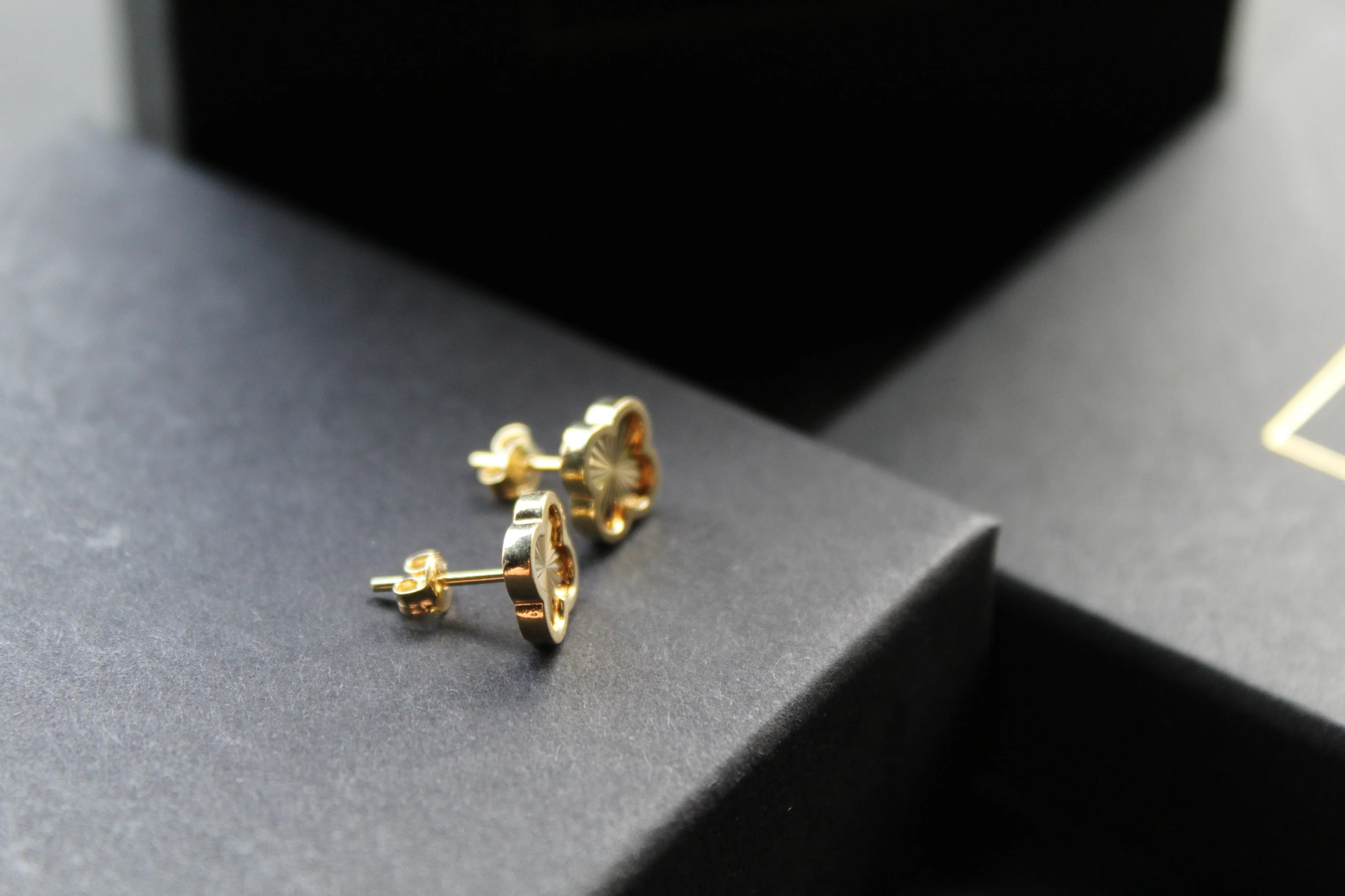 9ct Yellow Gold Rainbow Petal Stud Earrings - Swax Jewellery Barmouth