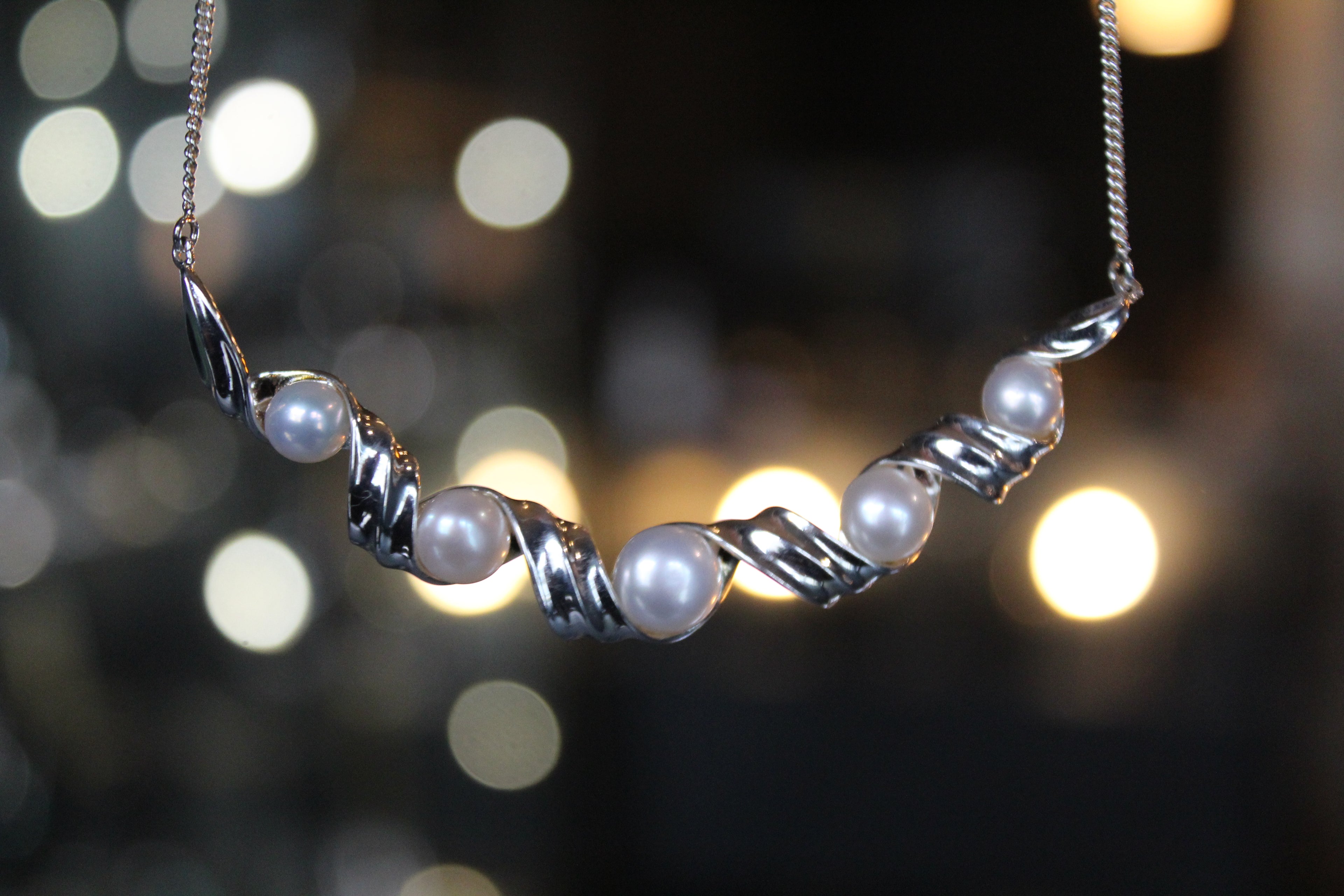 Button Pearl Twist Necklace