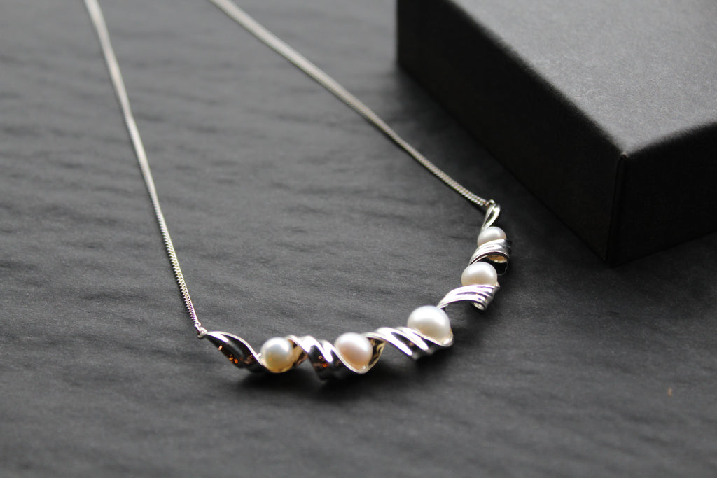 Button Pearl Twist Necklace