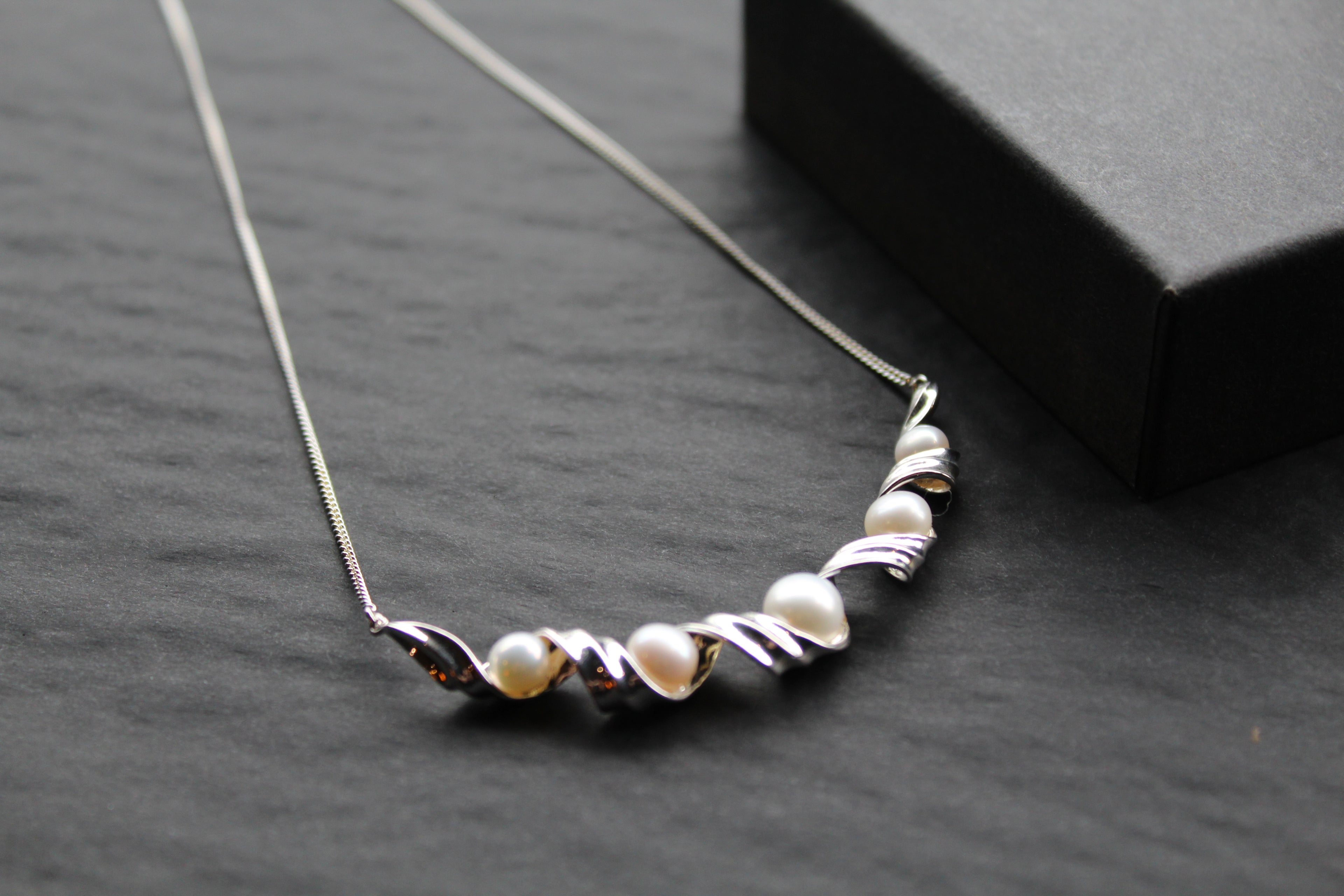 Button Pearl Twist Necklace