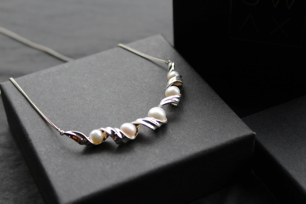 Button Pearl Twist Necklace