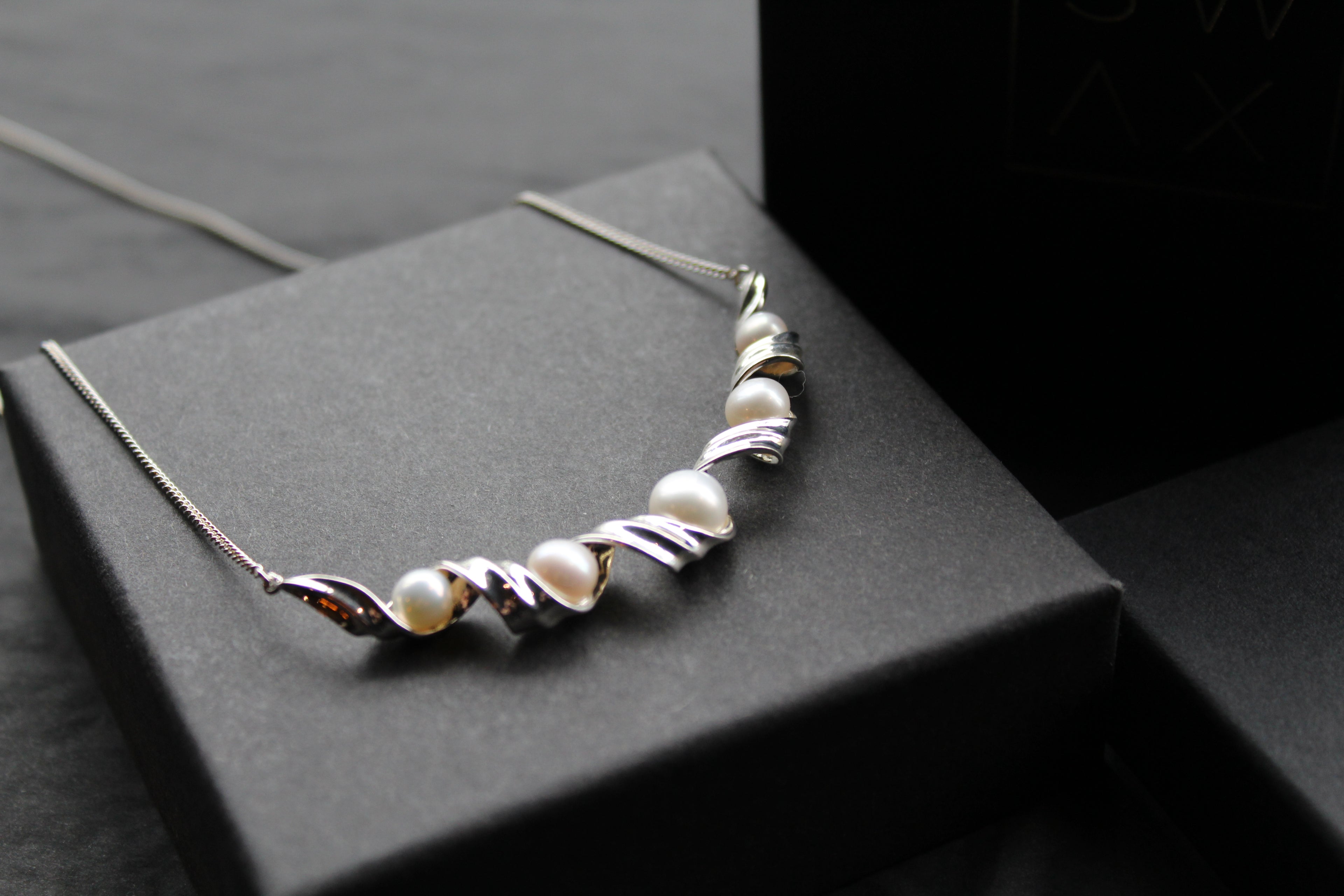 Button Pearl Twist Necklace