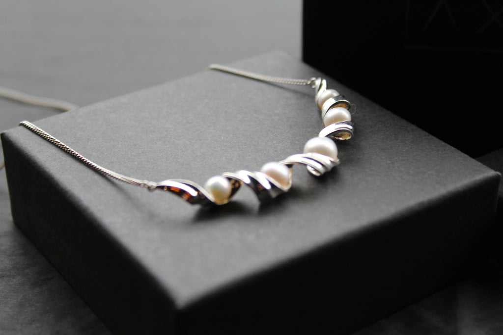 Button Pearl Twist Necklace