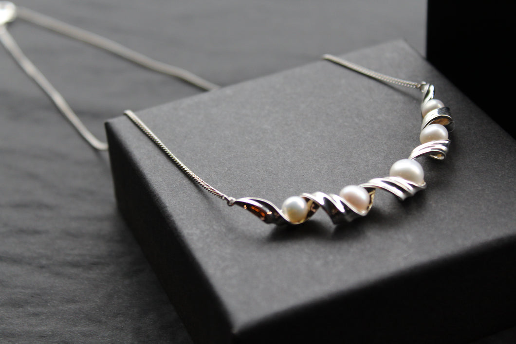 Button Pearl Twist Necklace