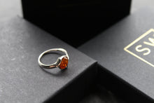 Load image into Gallery viewer, Cognac Amber Cross Over Ring
