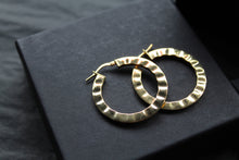 Load image into Gallery viewer, Crinkle Hinged Hoops

