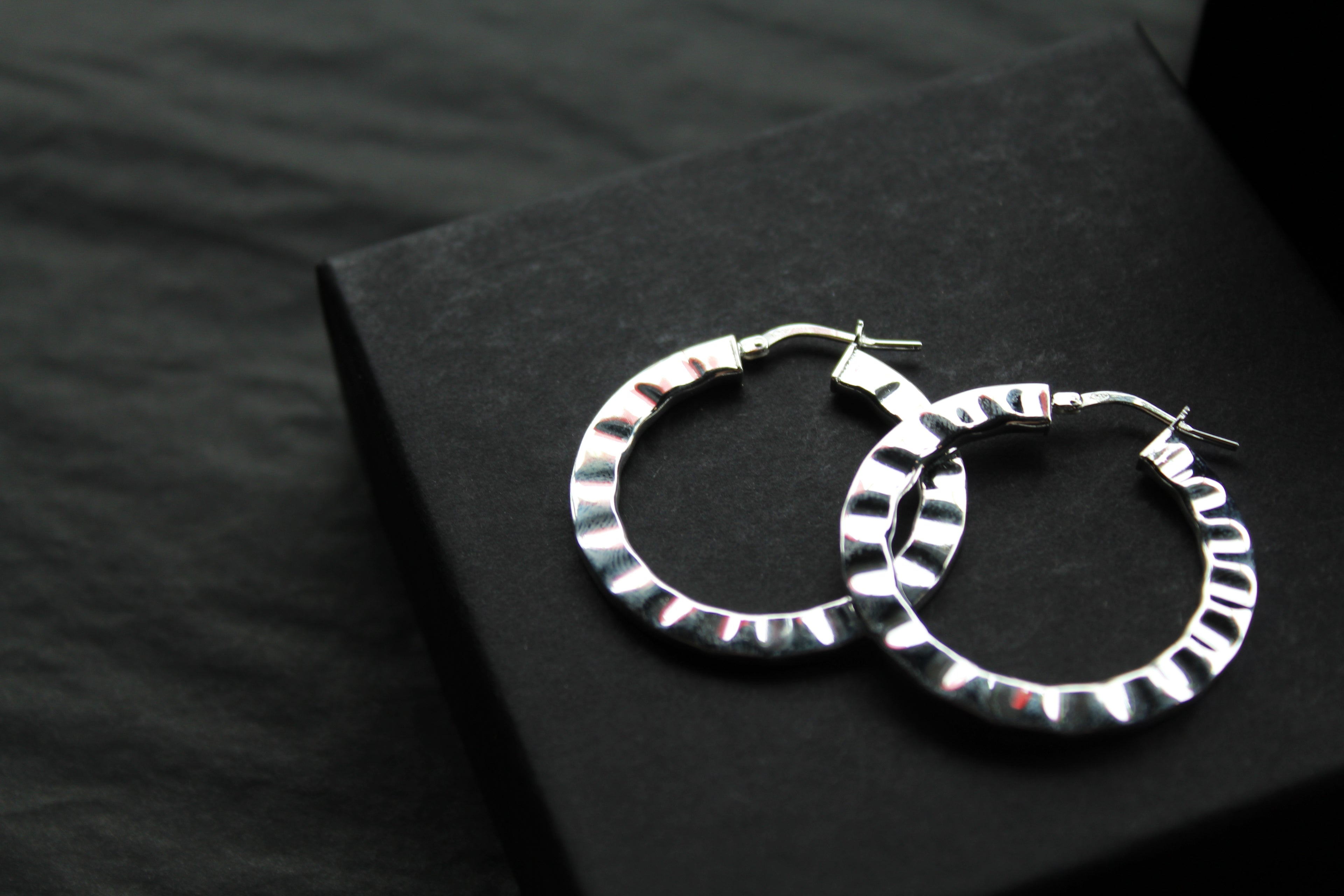 Crinkle Hinged Hoops