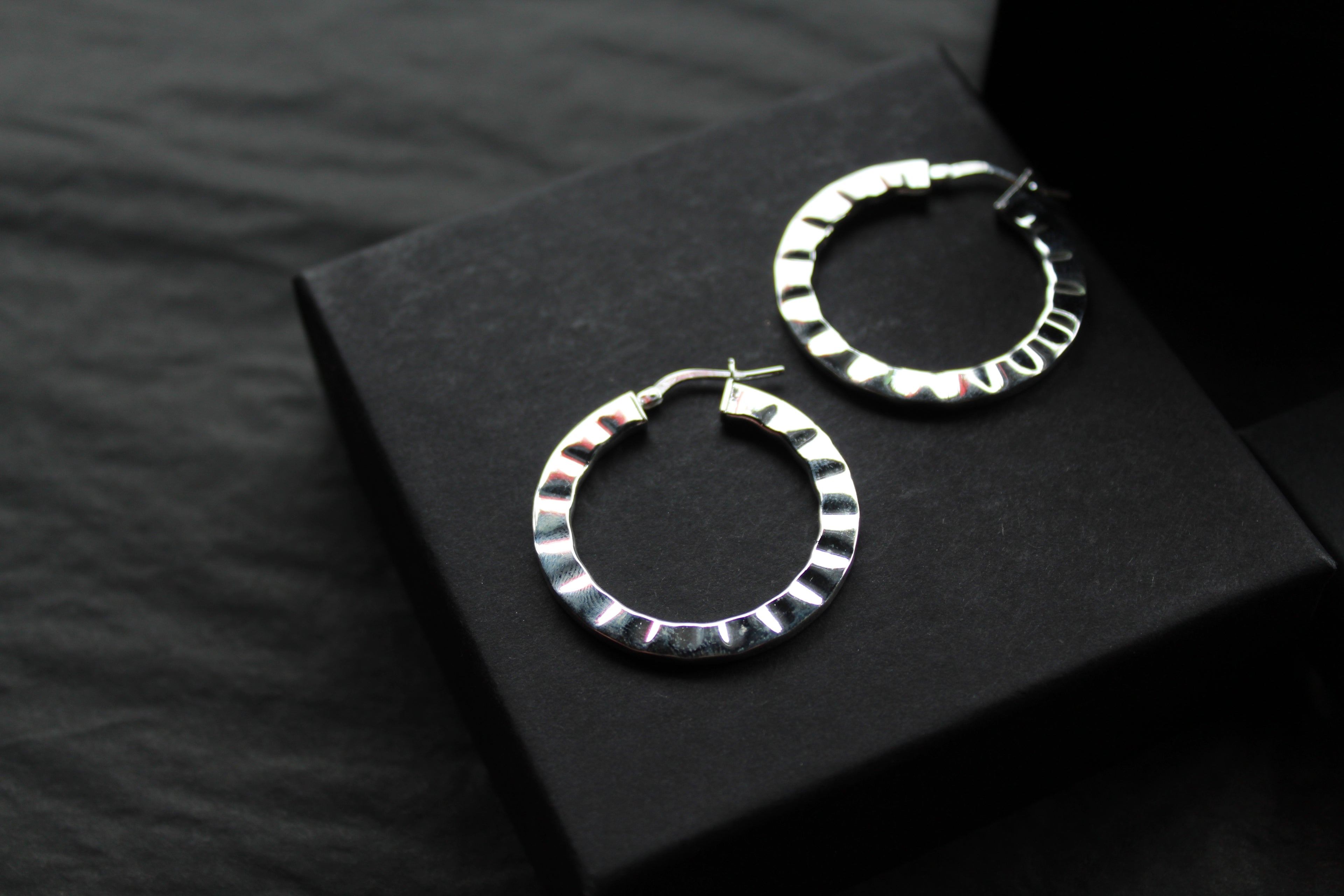 Crinkle Hinged Hoops