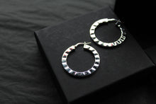 Load image into Gallery viewer, Crinkle Hinged Hoops
