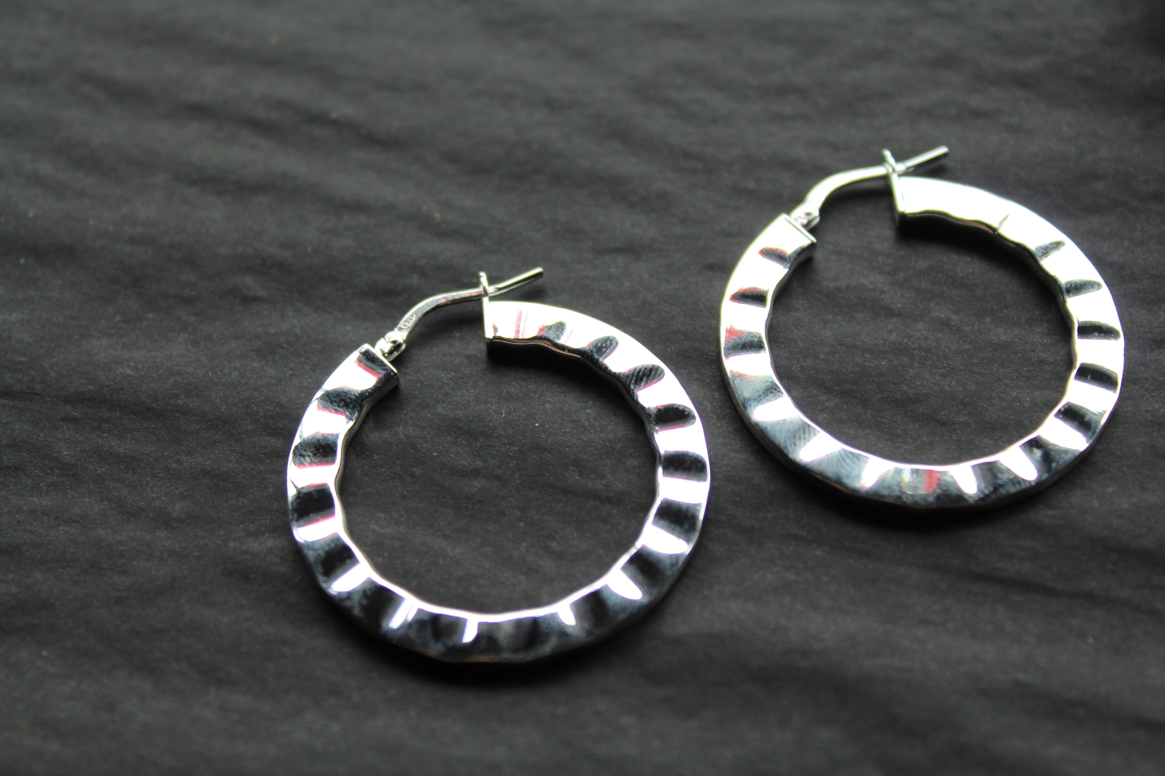 Crinkle Hinged Hoops