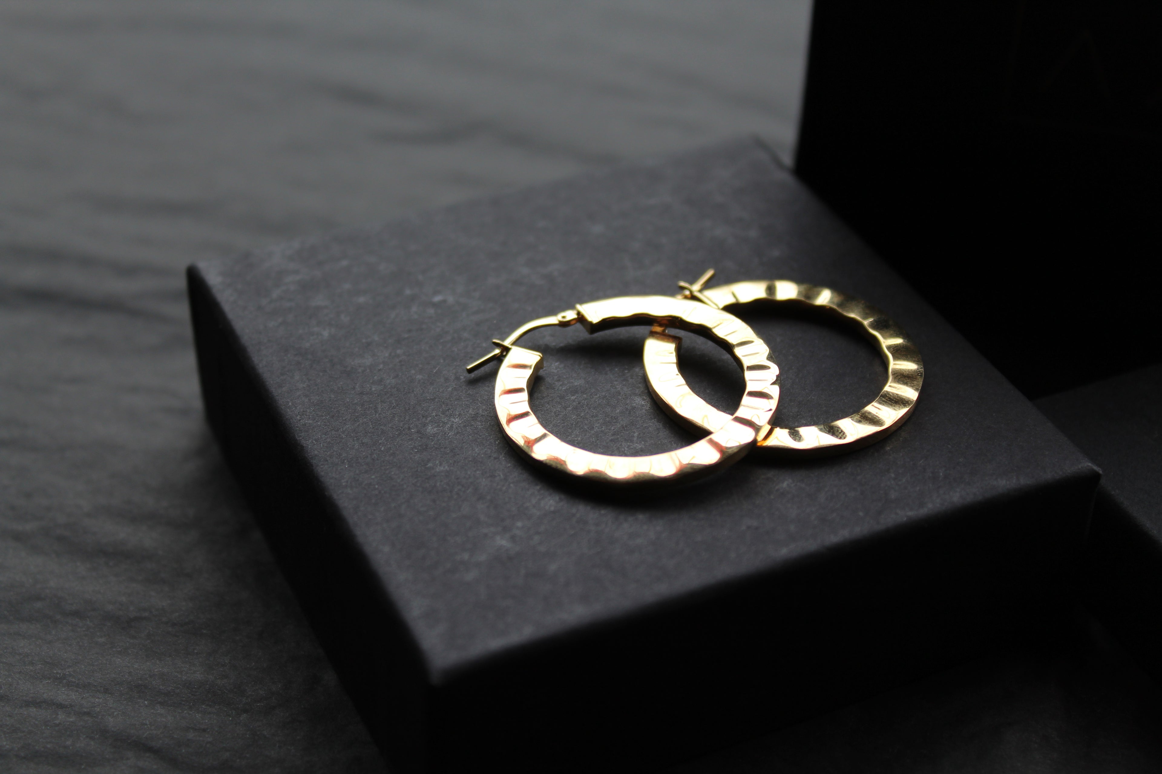 Crinkle Hinged Hoops
