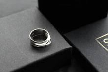 Load image into Gallery viewer, Cross Over Silver Ring
