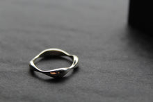 Load image into Gallery viewer, Fluid Wavy Silver Ring
