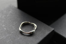 Load image into Gallery viewer, Fluid Wavy Silver Ring
