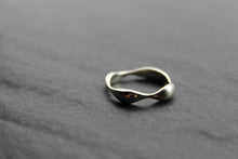 Load image into Gallery viewer, Fluid Wavy Silver Ring

