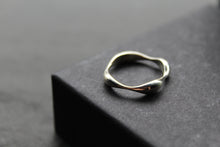 Load image into Gallery viewer, Fluid Wavy Silver Ring

