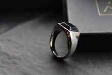 Load image into Gallery viewer, Fred Bennett Signet Ring with Onyx
