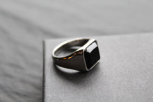 Load image into Gallery viewer, Fred Bennett Signet Ring with Onyx
