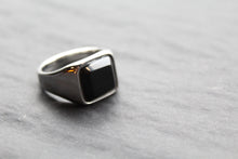 Load image into Gallery viewer, Fred Bennett Signet Ring with Onyx
