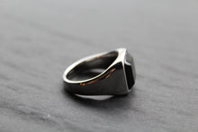 Load image into Gallery viewer, Fred Bennett Signet Ring with Onyx
