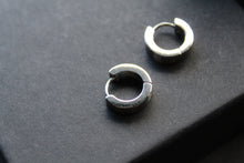 Load image into Gallery viewer, Fred Bennett Textured Huggie Hoop Earrings
