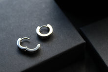 Load image into Gallery viewer, Fred Bennett Textured Huggie Hoop Earrings
