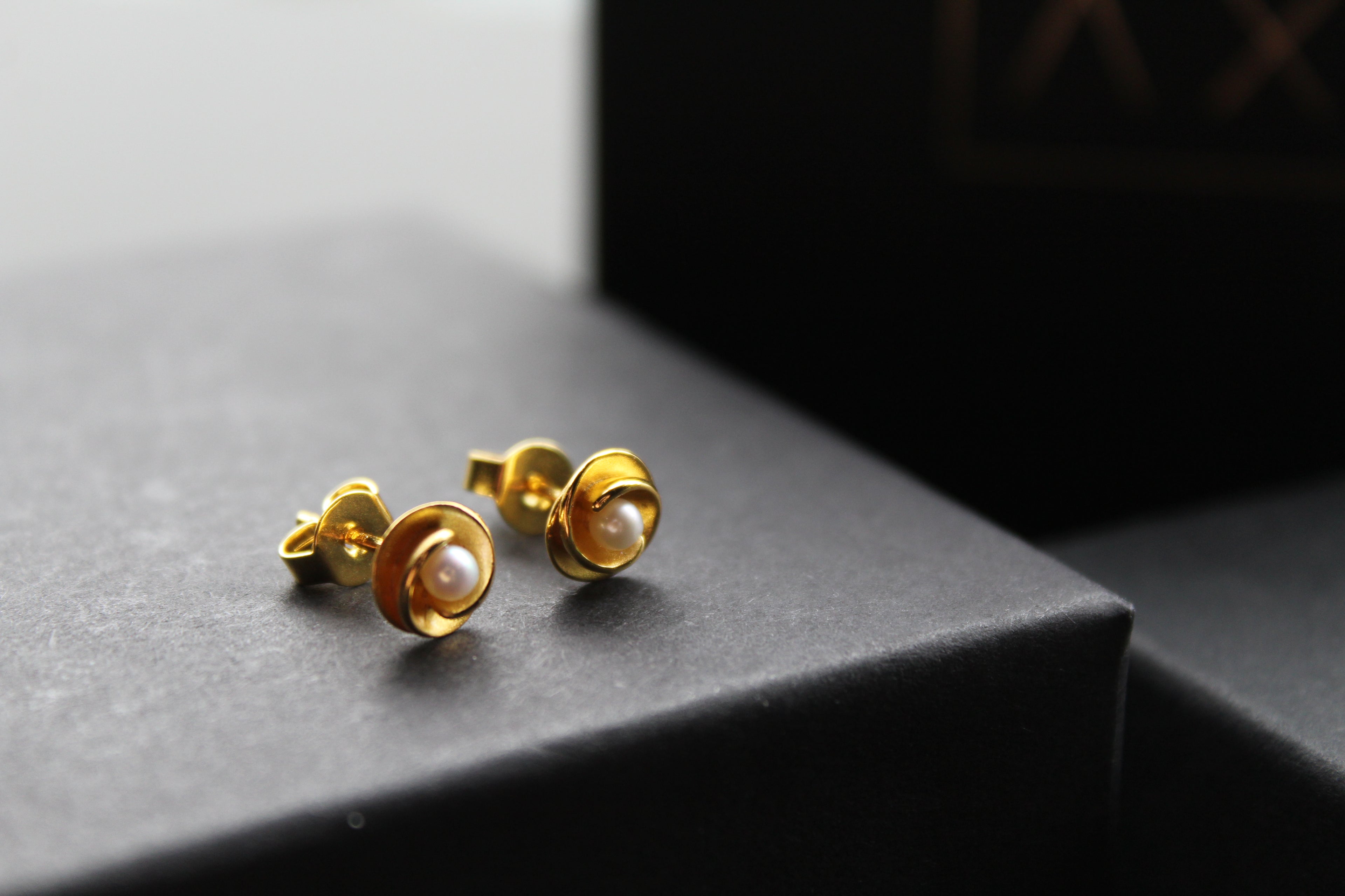 Fresh Water Pearl & Wave Gold Vermeil Studs