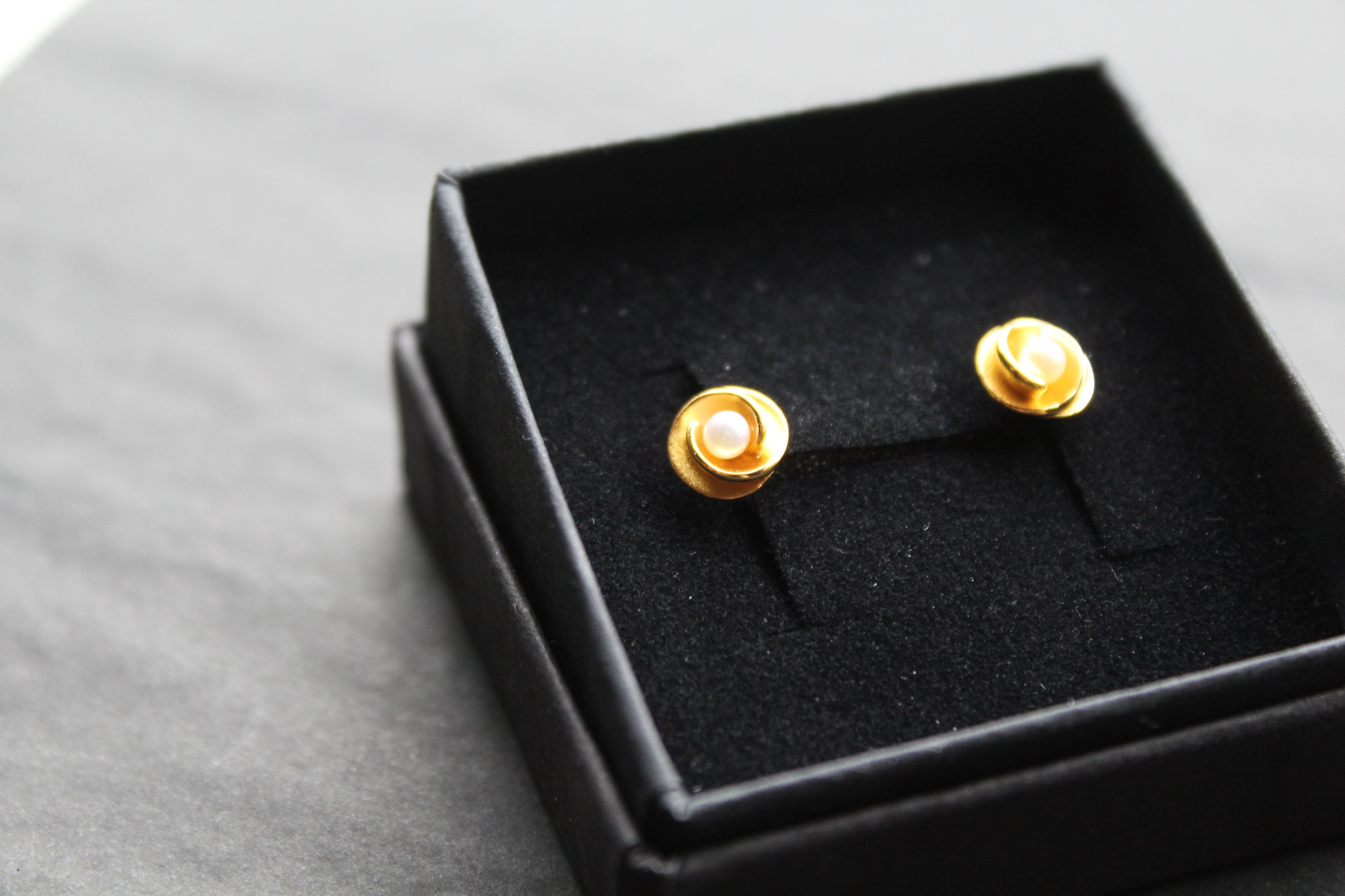 Fresh Water Pearl & Wave Gold Vermeil Studs
