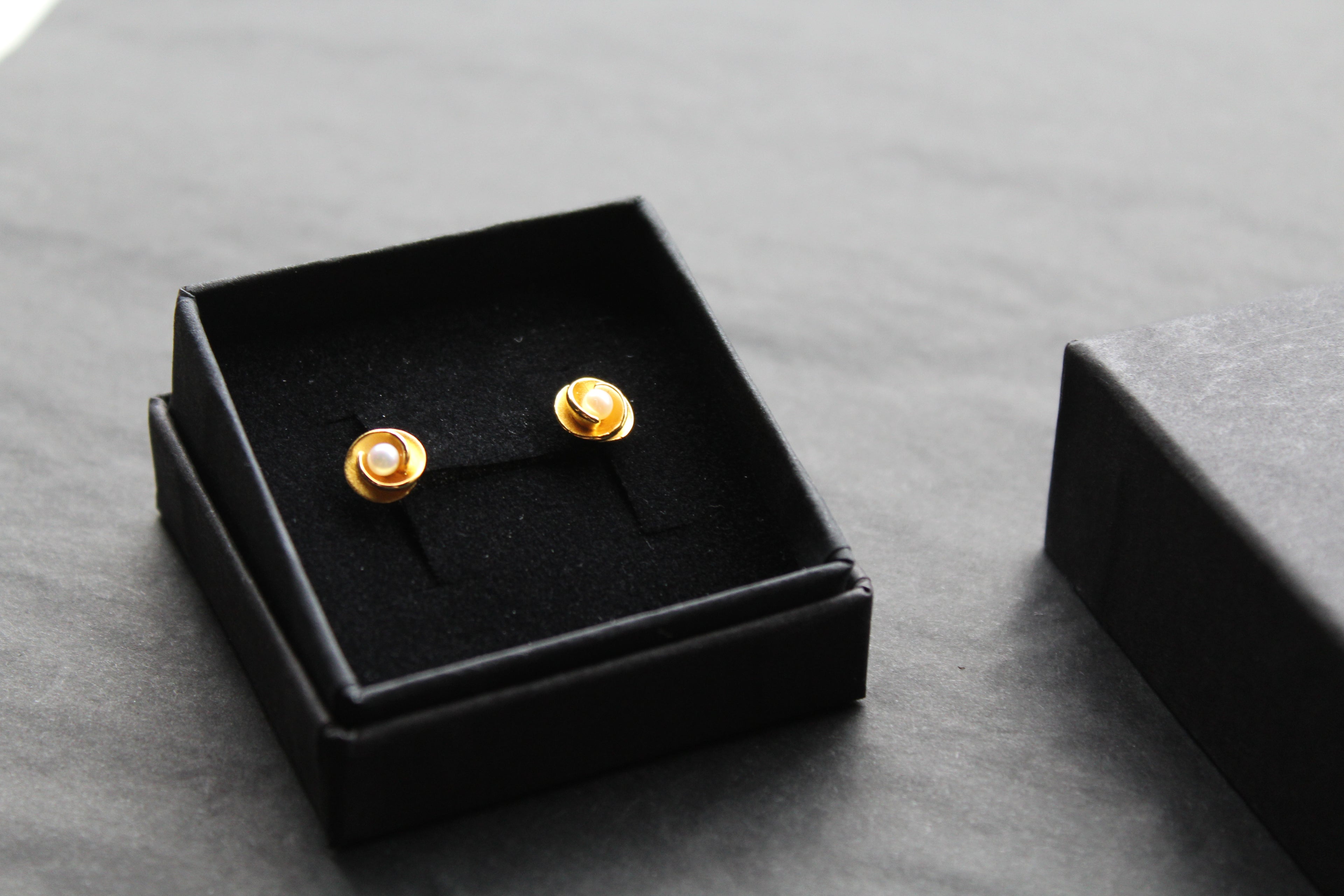 Fresh Water Pearl & Wave Gold Vermeil Studs