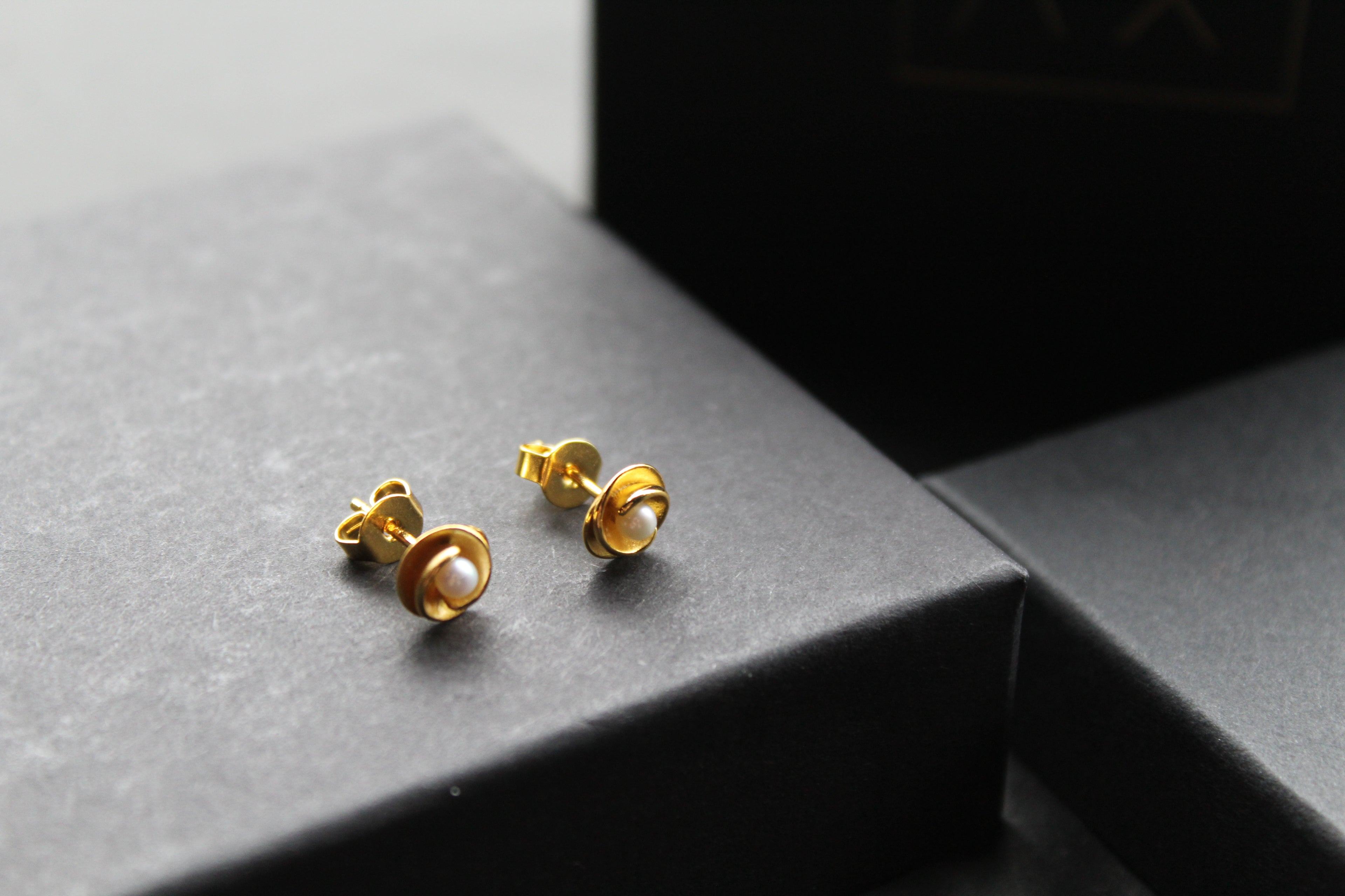 Fresh Water Pearl & Wave Gold Vermeil Studs