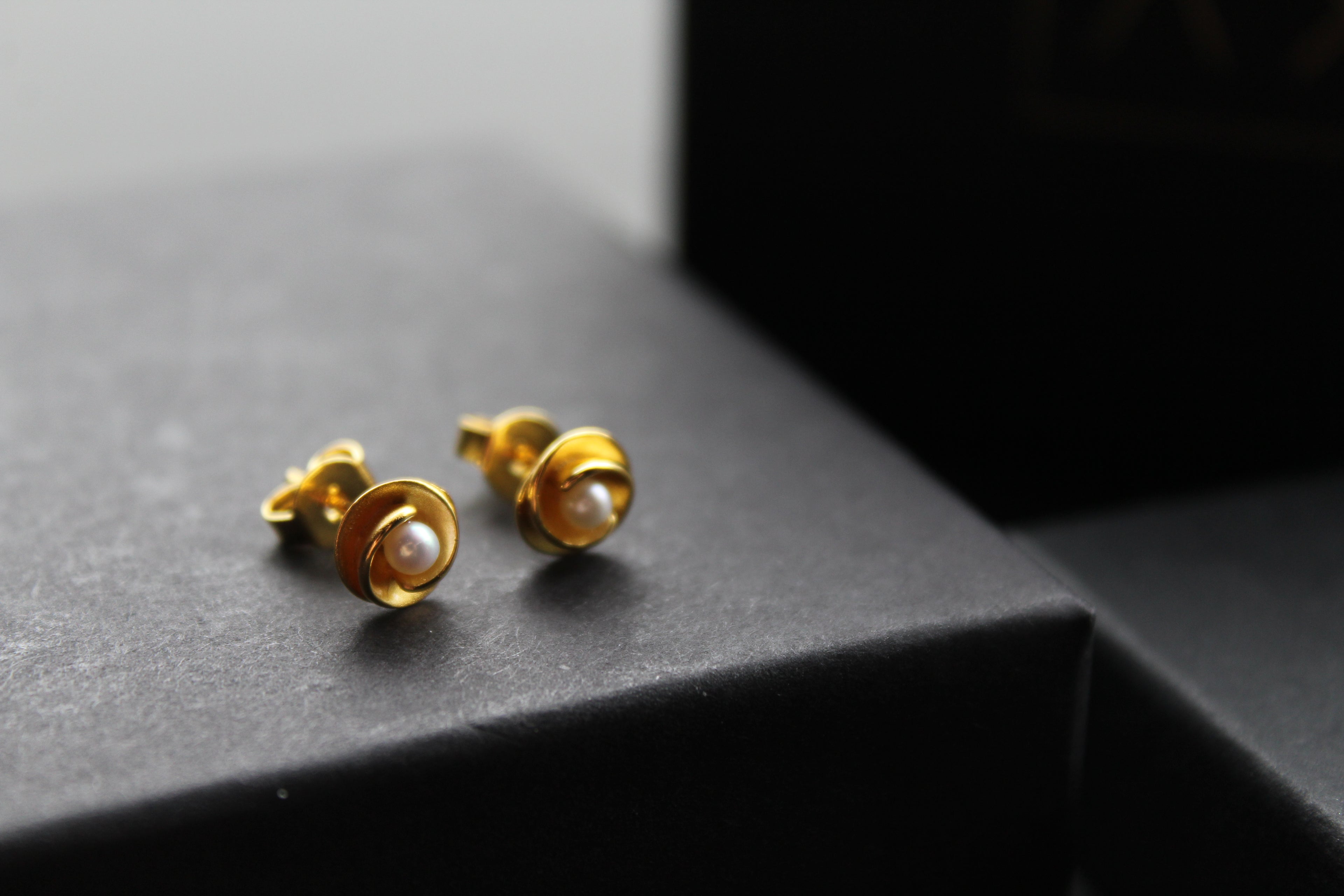 Fresh Water Pearl & Wave Gold Vermeil Studs