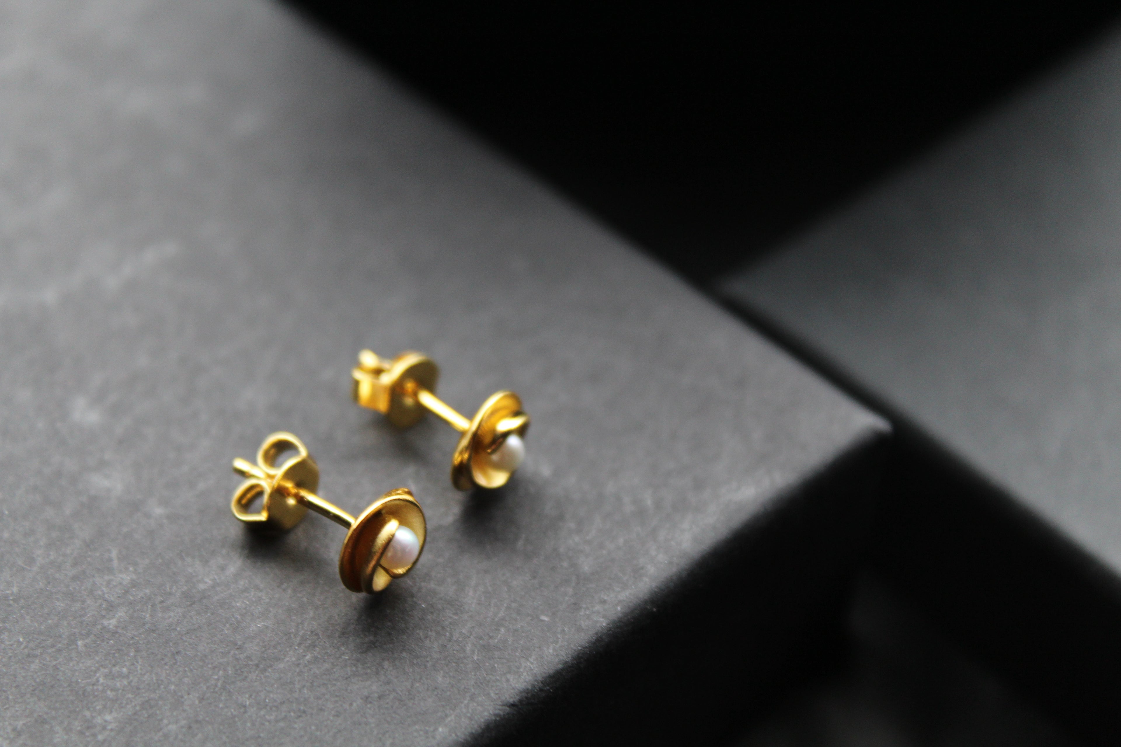 Fresh Water Pearl & Wave Gold Vermeil Studs