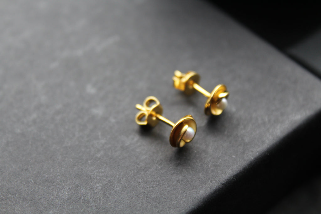 Fresh Water Pearl & Wave Gold Vermeil Studs