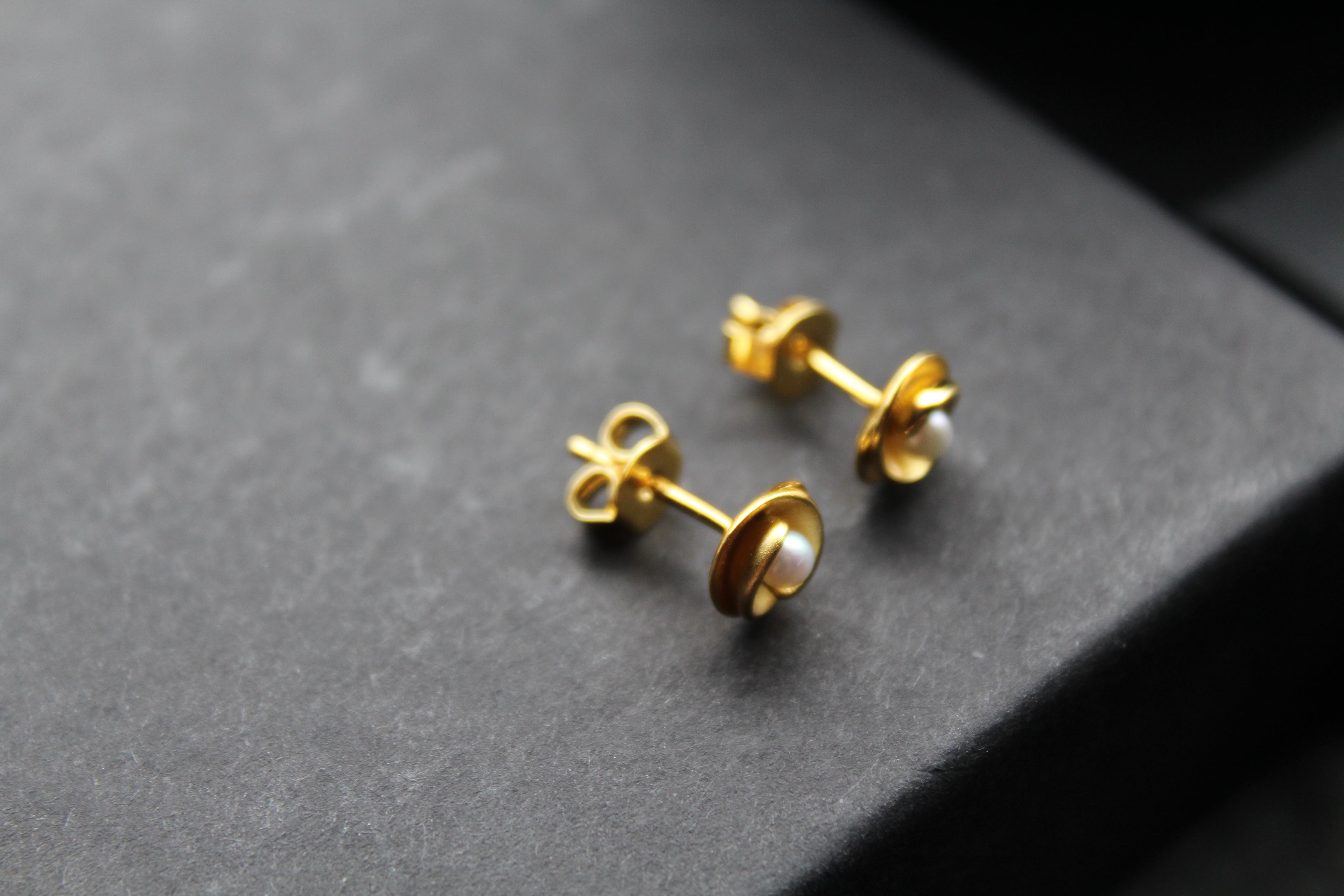 Fresh Water Pearl & Wave Gold Vermeil Studs