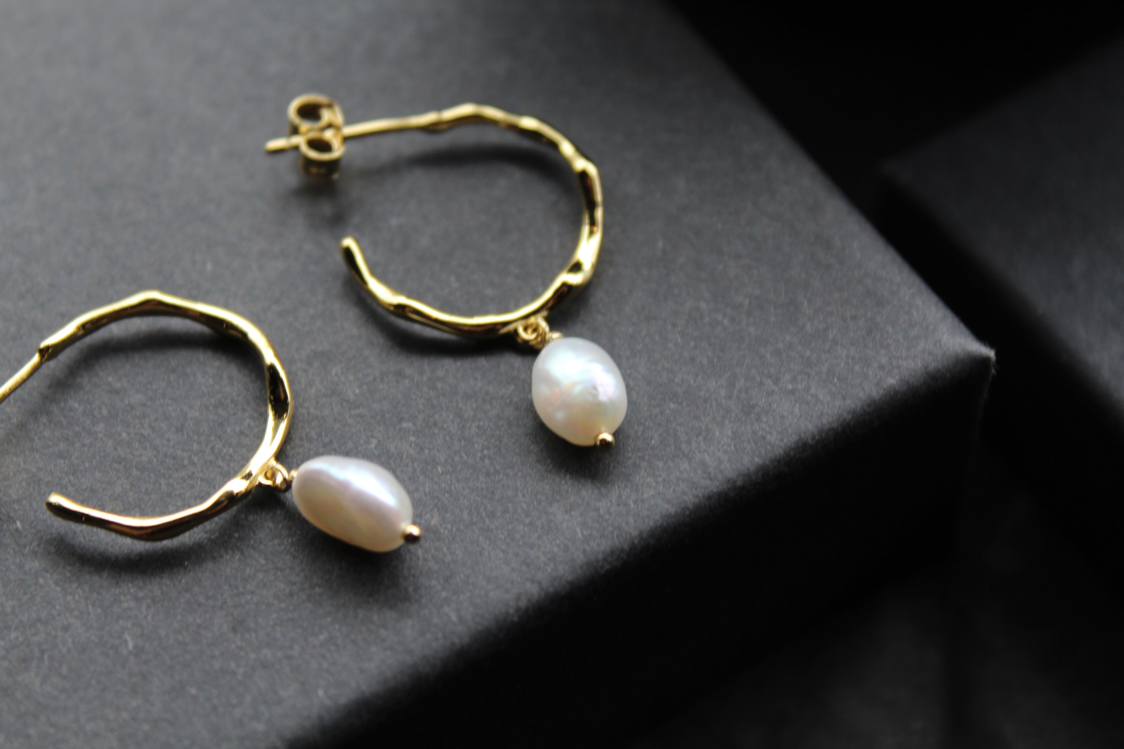 Freshwater Pearl Drop Wave Hoop Studs