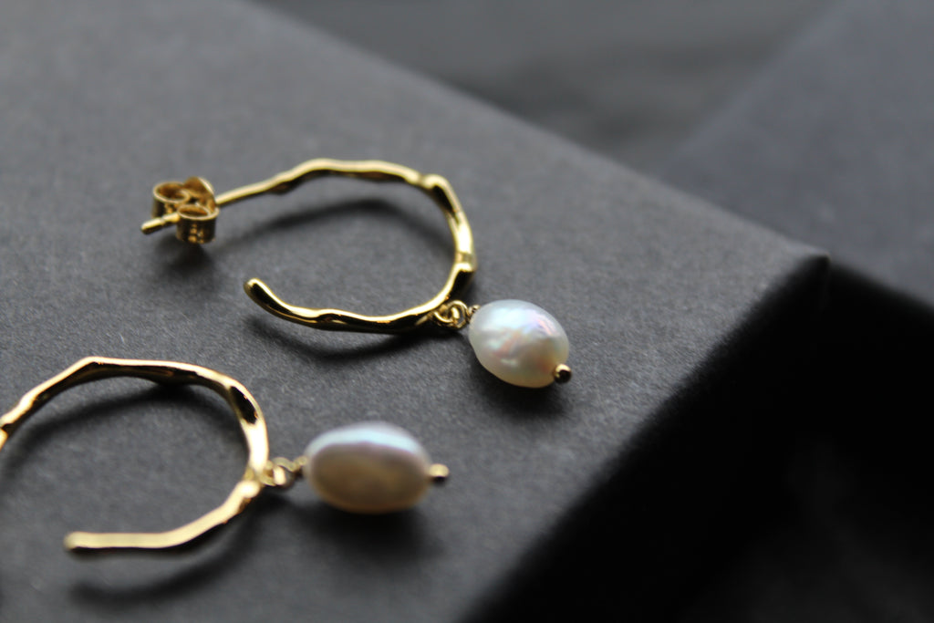 Freshwater Pearl Drop Wave Hoop Studs