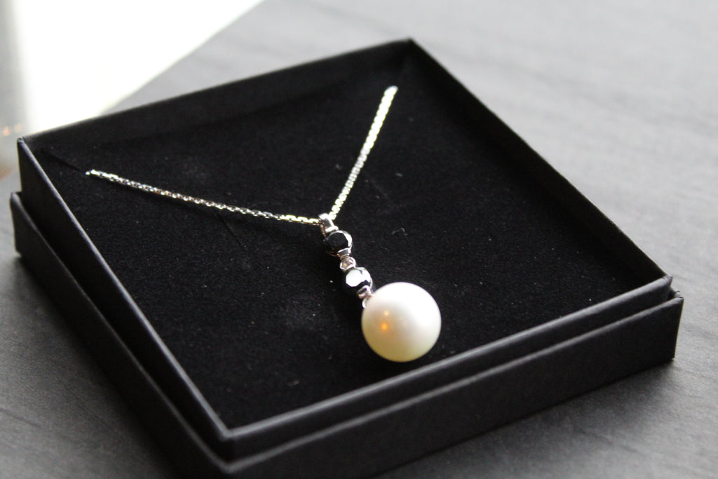 Giorgio Martello White Pearl Necklace with Black & Clear Cubic Zirconia