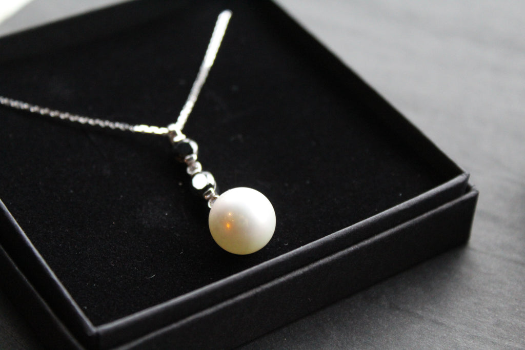 Giorgio Martello White Pearl Necklace with Black & Clear Cubic Zirconia