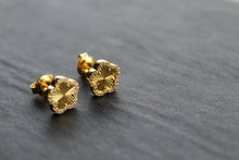 Load image into Gallery viewer, Gold Vermeil Vintage Flower Earrings
