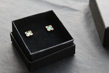 Load image into Gallery viewer, Gold Vermeil Vintage Flower Earrings with Malachite
