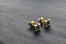 Load image into Gallery viewer, Gold Vermeil Vintage Flower Earrings with Malachite
