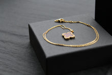 Load image into Gallery viewer, Gold Vermeil Vintage Flower Necklace with Red Mother of Pearl
